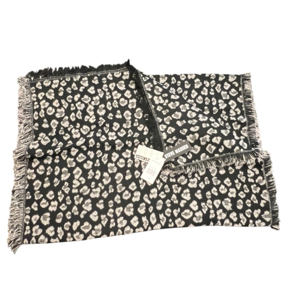 Steve Madden LEOPARD CHEETAH Animal Print Scarf Muffler Soft Fringe 25”x 74” NEW